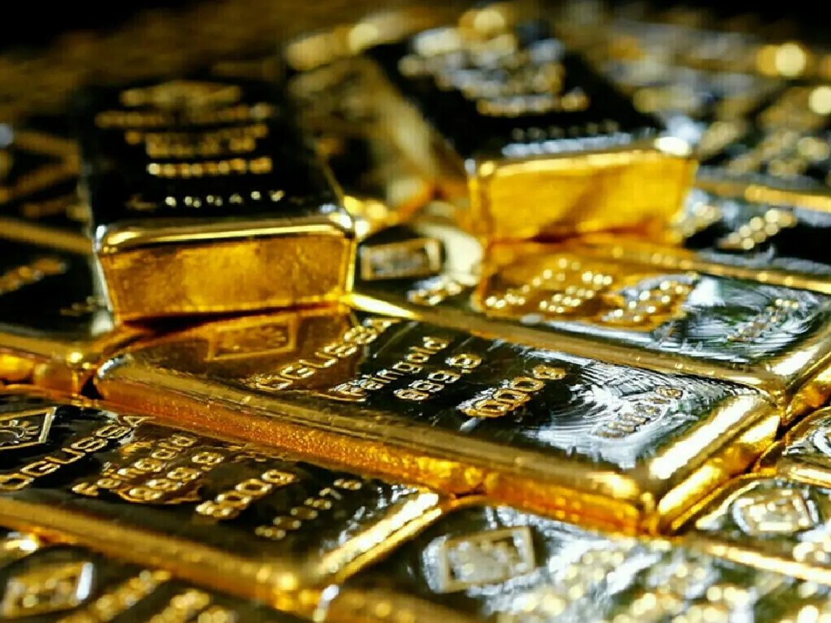 Gold steadies with cenbank rate moves in focus